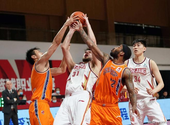 强硬的防守 强硬的防守